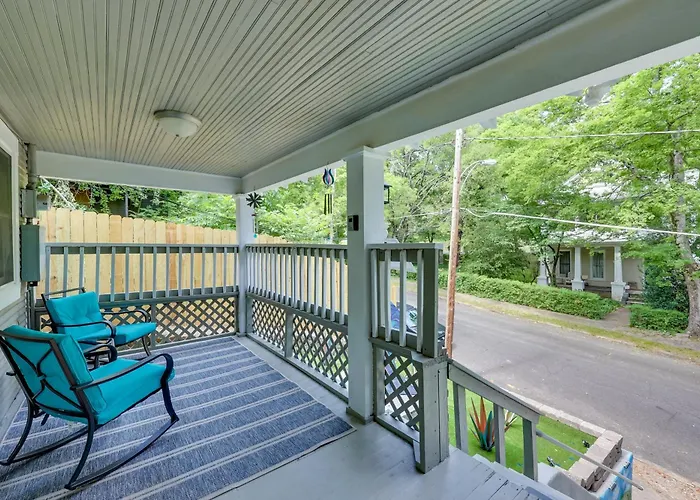 Hot Springs Home With Yard, Walk To Bathhouse Row!