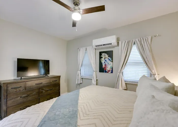 Hot Springs Home With Yard, Walk To Bathhouse Row!